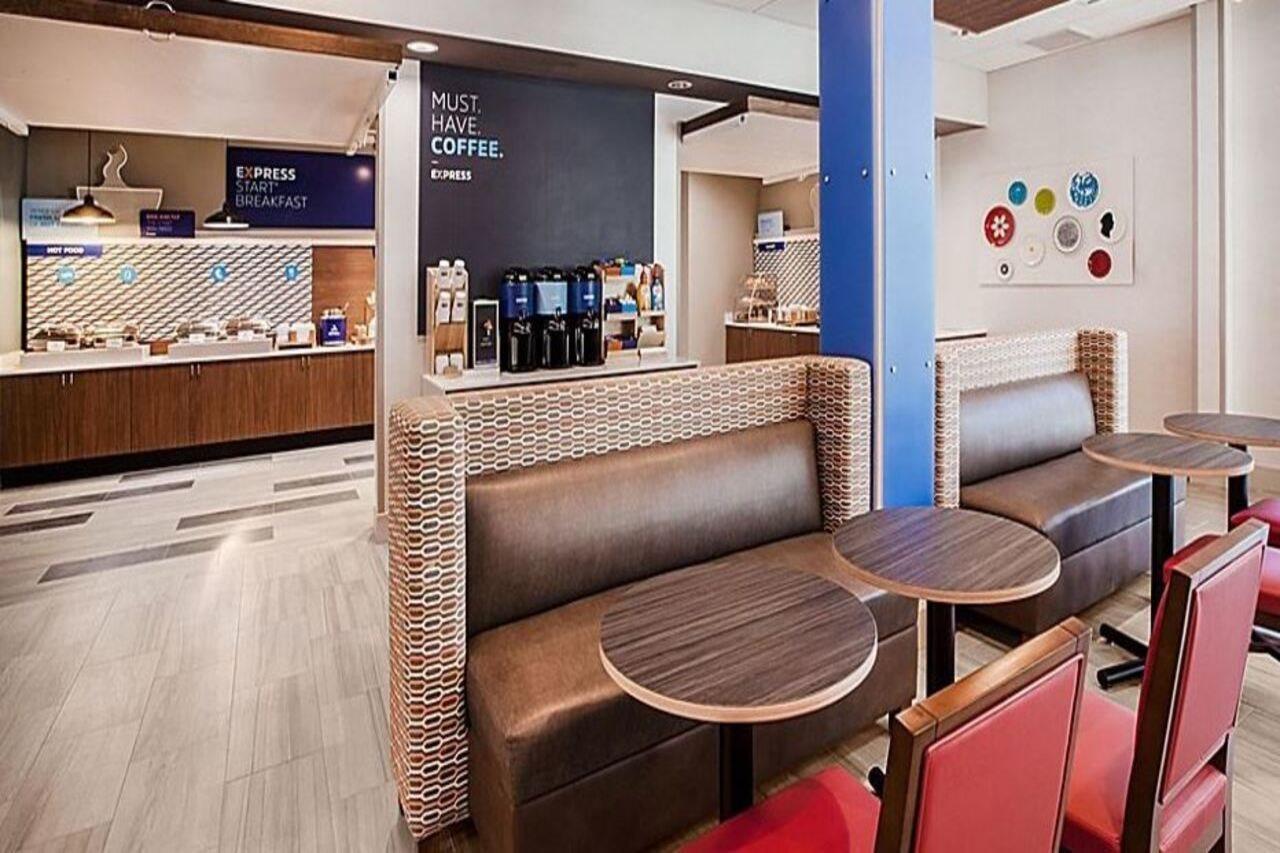 Holiday Inn Express & Suites - Cedar Springs - Grand Rapids N By Ihg Εξωτερικό φωτογραφία
